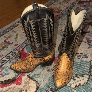 COWTOWN VINTAGE  SNAKESKIN AUTHENTIC COWBOY BOOTS 

MENS 10